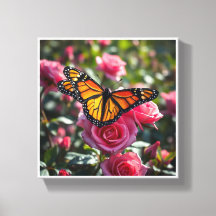 Kleurrijke monarchvlinder met zijn vleugels