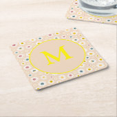 Kleurrijke Monogram Glimlachende Daisy gepersonali Kartonnen Onderzetters (Schuin)
