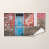 Kleurrijke muur met blauwe deur bad handdoek (Handdoek)