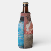 Kleurrijke muur met blauwe deur flesjeskoeler (Fles Voorkant)