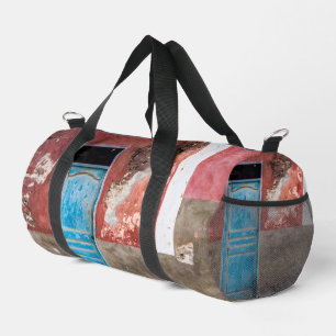 Kleurrijke muur met blauwe deur plunjezak