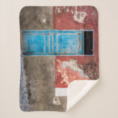 Kleurrijke muur met blauwe deur sherpa deken (Voorkant)