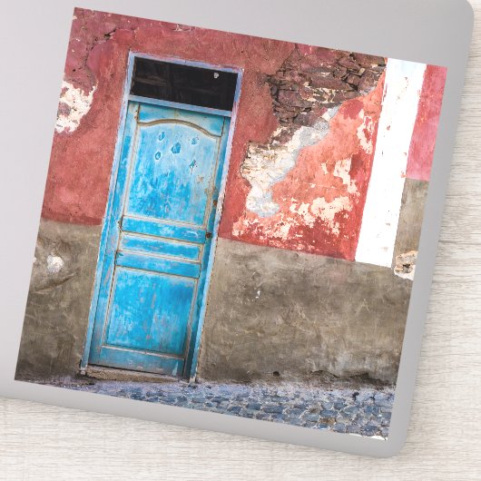 Kleurrijke muur met blauwe deur sticker (Detail)