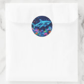 Kleurrijke neonhaai ronde sticker (Tas)