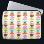 Kleurrijke nestlaptophoes voor retro laptop sleeve<br><div class="desc">Verrijk uw nest met deze kleverige laptophoes van Retro! Het ontwerp is voorzien van een crèmeachtergrond met gouden enkels en rijen prachtige kitschy, kleurrijke halve cirkels die rusten op minimalistische, zwarte takken. De halve cirkels lijken op sprookje, vogelnesten in tinten lichtblauw, blauwgroen, turkooizen, oranje, roze, geel, groen, grijs en bruin....</div>