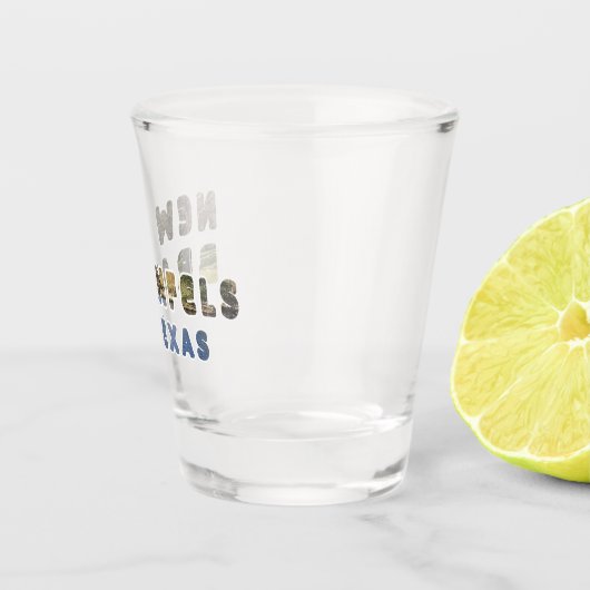 Kleurrijke New Braunfels TX Duitse Stadstopografie Shot Glas (Rechts)