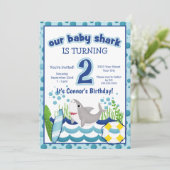 Kleurrijke Ocean Beach Shark 2e verjaardag Kaart (Staand voorkant)