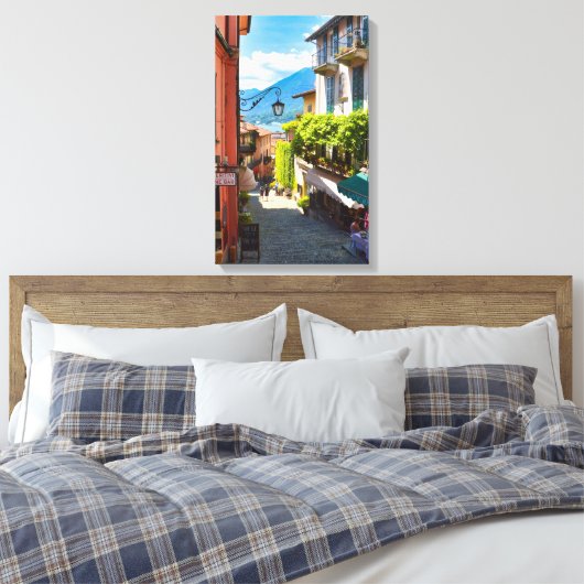 Kleurrijke oude centrum steeg in Bellagio Canvas Afdruk (Insitu (Slaapkamer))