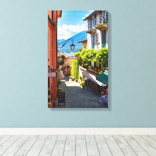 Kleurrijke oude centrum steeg in Bellagio Canvas Afdruk (Insitu (Houten vloer))