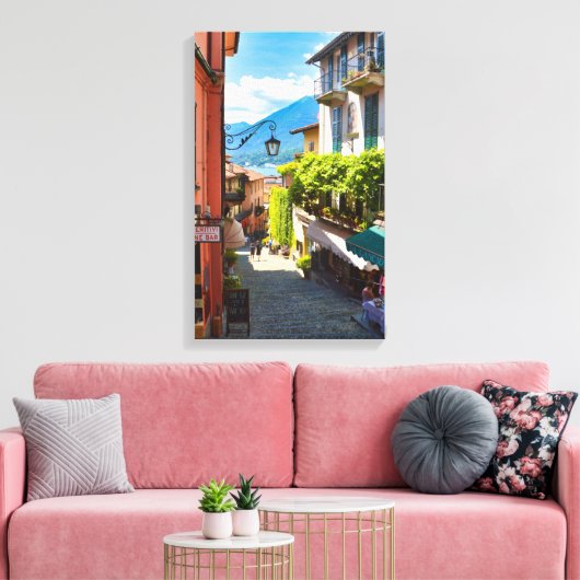 Kleurrijke oude centrum steeg in Bellagio Canvas Afdruk (Insitu (Woonkamer))