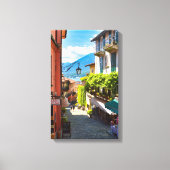 Kleurrijke oude centrum steeg in Bellagio Canvas Afdruk (Voorkant)