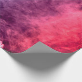 Kleurrijke paarse en blauwe rookwolken op de donke cadeaupapier (Hoek)