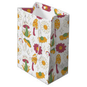 Kleurrijke Paddestoel, Regenboog en Daisies Patroo Medium Cadeauzakje (Achterkant Gekanteld)