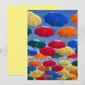 Kleurrijke paraplu's in de hemel blauw oranje rood kaart (Voorkant / Achterkant)