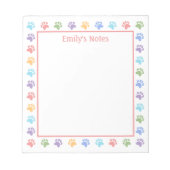 Kleurrijke pastel dierenpootafdrukken en tekst notitieblok (Voorkant)