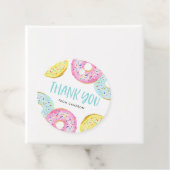 Kleurrijke Pastel Sprinkle Donuts Verjaardag Bedan Bedankjes Labels (In situ)