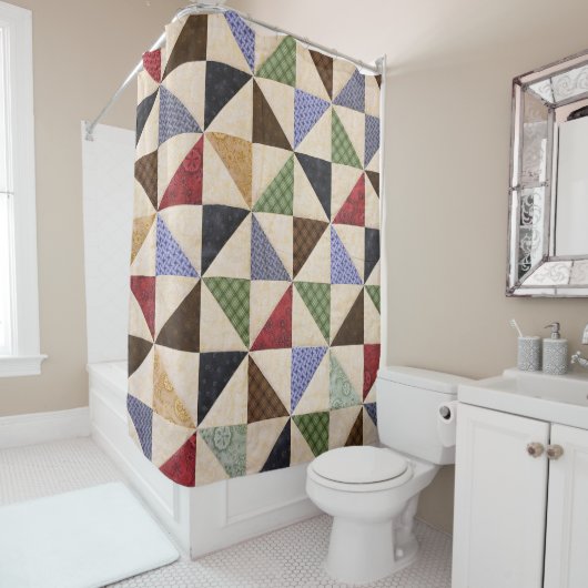 Kleurrijke Patchwork Quilt: Bloemtextuur. Douchegordijn (In situ)