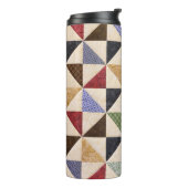 Kleurrijke Patchwork Quilt: Bloemtextuur. Thermosbeker (Gedraaid links)