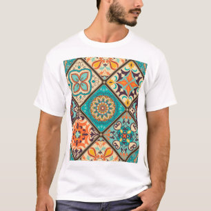 Kleurrijke patchwork tegel: Islamitische motieven. T-shirt