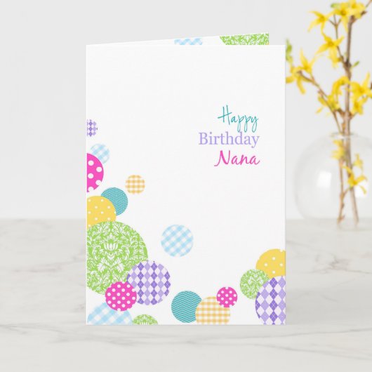 Kleurrijke pattereerde stippen Happy Birthday Nana Kaart (Gele Bloem)