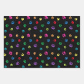 Kleurrijke Paw Prints Patroon op Zwart Wit Grijs Inpakpapier Vel (Voorkant)