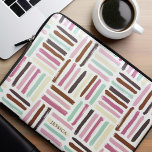 Kleurrijke penseelstreken Aangepast Laptop Sleeve<br><div class="desc">Vun abstract patroon van kleurrijke penseelverfstreken. Pas het aan met jouw naam of monogram.</div>