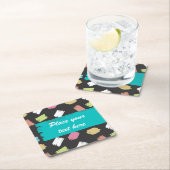 Kleurrijke penseelstreken op zwarte aangepaste tek kartonnen onderzetters (Insitu)