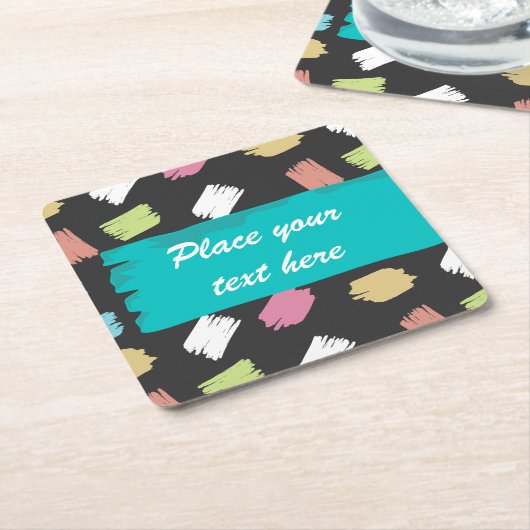 Kleurrijke penseelstreken op zwarte aangepaste tek kartonnen onderzetters (Schuin)