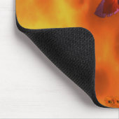 Kleurrijke Phoenix die tegen een vurige achtergron Muismat (Hoek)