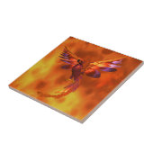 Kleurrijke Phoenix die tegen een vurige achtergron Tegeltje (Zijkant)