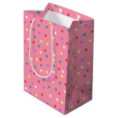 Kleurrijke Polka Dots op Roze Medium Cadeauzakje (Achterkant Gekanteld)