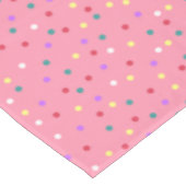 Kleurrijke Polka Dots op Roze Tafelkleed (Gekanteld)
