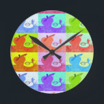 Kleurrijke Pop Art Apple Ronde Klok<br><div class="desc">Geniet van een heldere en kleurrijke pop in de "appelwand",  waar u ook maar wilt.</div>