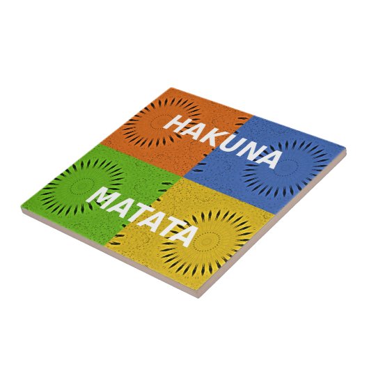 Kleurrijke Pop Art Collage & "Hakuna Matata" Beric Tegeltje (Zijkant)