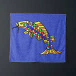 Kleurrijke Pop Art Style Fish Vibrant Blue Sparkle Wandkleed<br><div class="desc">Dit wandtapijt is een levendig donkerblauw met kleine faux witte schitteringen en een kleurrijke pop art stijl vis met schubben die oranje,  geel,  rood,  groen en blauw zijn.</div>