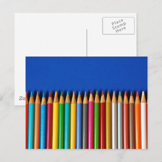 Kleurrijke potloodkrijtjes op blauwe achtergrond briefkaart (Voorkant / Achterkant)