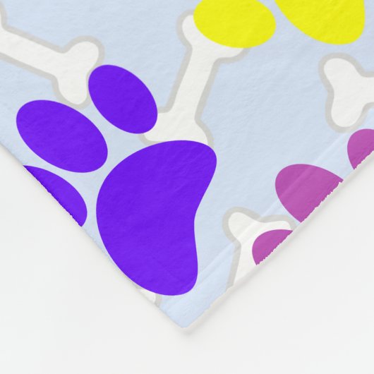 Kleurrijke Puppy Paw Prints en Botten Lichtblauw Fleece Deken (Hoek)