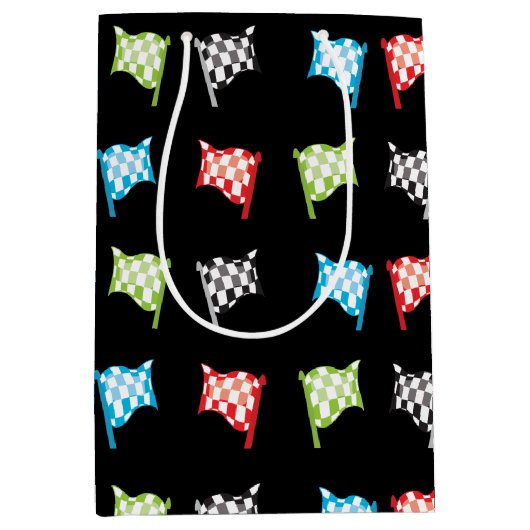 Kleurrijke Racing Vlaggen op Zwart Verjaardagsfees Medium Cadeauzakje (Voorkant)