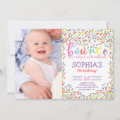 Kleurrijke Rainbow Bounce Verjaardagsmeisje met Fo Kaart (Voorkant)