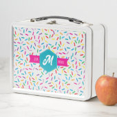 Kleurrijke Rainbow Sprinkles Retro Monogram (In situ)