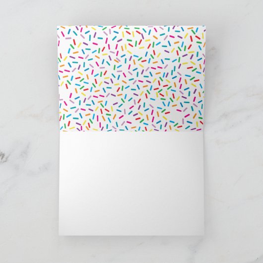 Kleurrijke Rainbow Sprinkles verjaardagsfeestje Kaart (Binnen)
