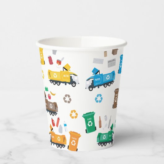 Kleurrijke recyclingvuilniswagens en -bakken papieren bekers (Links)