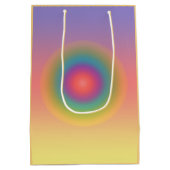 Kleurrijke regenboog Concentrische cirkelruimte Medium Cadeauzakje (Achterkant)