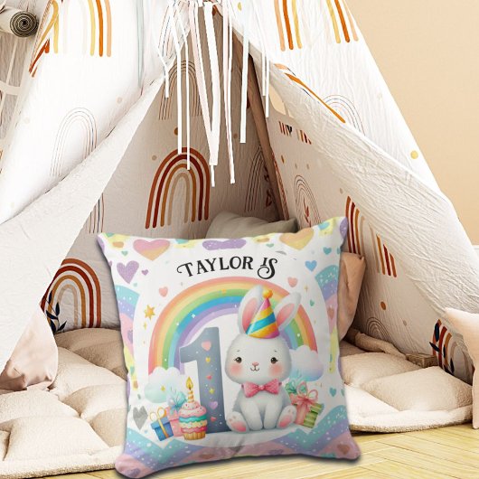 Kleurrijke Regenboog en Konijn 1e Verjaardagsfeest Kussen