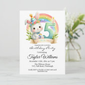 Kleurrijke regenboog en konijn 5e verjaardagsfeest kaart (Staand voorkant)