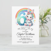 Kleurrijke regenboog en konijn 6e verjaardagsfeest kaart (Staand voorkant)