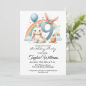 Kleurrijke regenboog en konijn 9e verjaardagsfeest kaart (Staand voorkant)