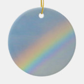 Kleurrijke regenboog in blauwe hemel, foto keramisch ornament (Voorkant)