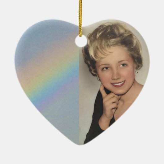 Kleurrijke regenboog in blauwe lucht, jonge vrouw  keramisch ornament (Achterkant)