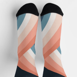 Kleurrijke regenboog met dubbele retro-stijl sokken